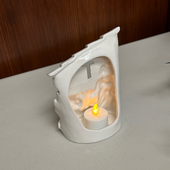 Christmas Nativity Scene ceramic Candle holder - Picture 8 of 9